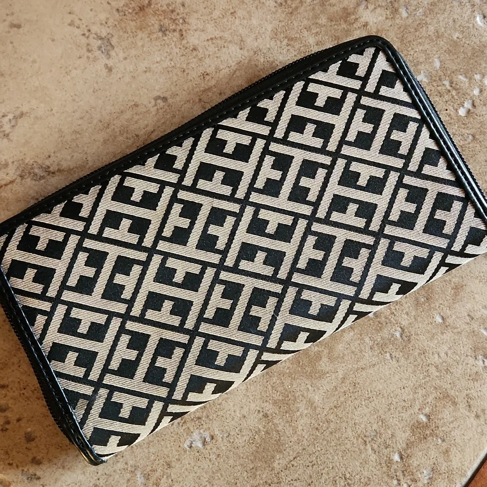 Tommy Hilfiger slim wallet - Picture 2 of 9